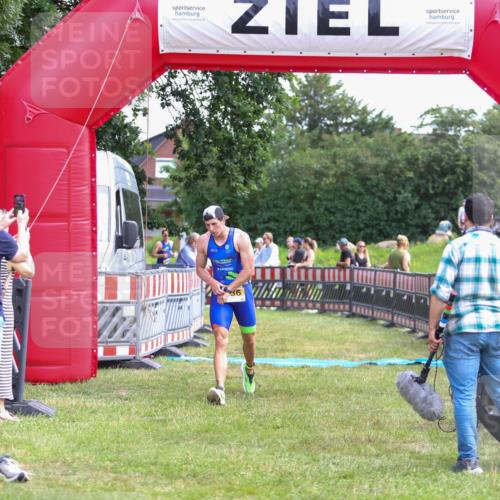 21.06.2026 - 29. Vierlanden-Triathlon Andreas Tolksdorf http://msf.ph/oto/9919865 21.06.2026 12:58:53 Ziel 936, 947 meine-sportfotos.de