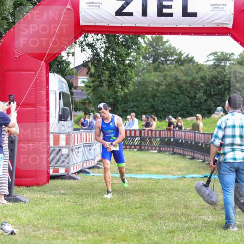21.06.2026 - 29. Vierlanden-Triathlon Andreas Tolksdorf http://msf.ph/oto/9919866 21.06.2026 12:58:53 Ziel 936, 947 meine-sportfotos.de