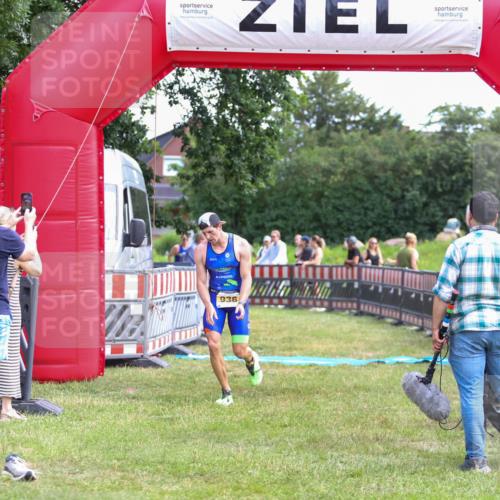 21.06.2026 - 29. Vierlanden-Triathlon Andreas Tolksdorf http://msf.ph/oto/9919867 21.06.2026 12:58:53 Ziel 936, 947 meine-sportfotos.de