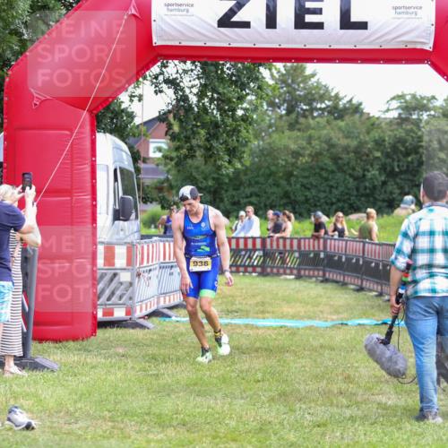 21.06.2026 - 29. Vierlanden-Triathlon Andreas Tolksdorf http://msf.ph/oto/9919868 21.06.2026 12:58:53 Ziel 936, 947 meine-sportfotos.de