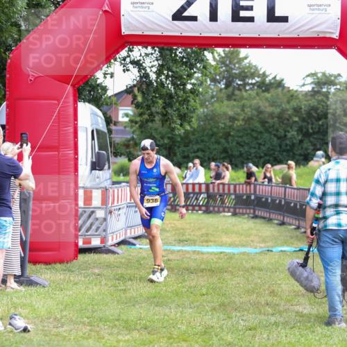 21.06.2026 - 29. Vierlanden-Triathlon Andreas Tolksdorf http://msf.ph/oto/9919870 21.06.2026 12:58:53 Ziel 936, 947 meine-sportfotos.de