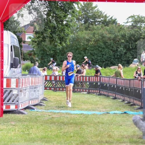 21.06.2026 - 29. Vierlanden-Triathlon Andreas Tolksdorf http://msf.ph/oto/9919871 21.06.2026 12:58:57 Ziel 947 meine-sportfotos.de