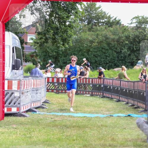21.06.2026 - 29. Vierlanden-Triathlon Andreas Tolksdorf http://msf.ph/oto/9919874 21.06.2026 12:58:57 Ziel 947 meine-sportfotos.de