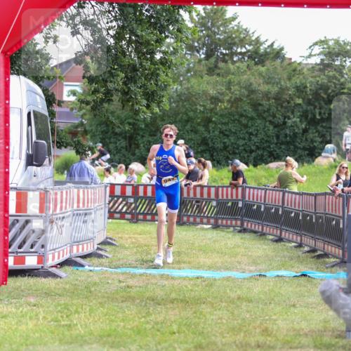 21.06.2026 - 29. Vierlanden-Triathlon Andreas Tolksdorf http://msf.ph/oto/9919879 21.06.2026 12:58:57 Ziel 947 meine-sportfotos.de