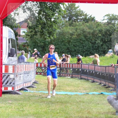 21.06.2026 - 29. Vierlanden-Triathlon Andreas Tolksdorf http://msf.ph/oto/9919881 21.06.2026 12:58:58 Ziel 196, 947 meine-sportfotos.de