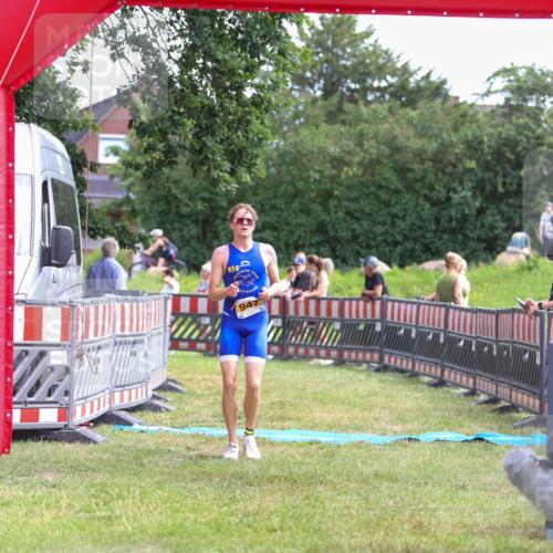21.06.2026 - 29. Vierlanden-Triathlon Andreas Tolksdorf http://msf.ph/oto/9919883 21.06.2026 12:58:58 Ziel 196, 947 meine-sportfotos.de