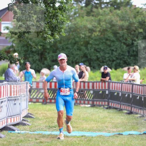 21.06.2026 - 29. Vierlanden-Triathlon Andreas Tolksdorf http://msf.ph/oto/9919888 21.06.2026 12:59:09 Ziel 181, 196 meine-sportfotos.de