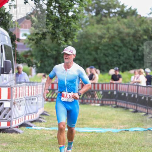 21.06.2026 - 29. Vierlanden-Triathlon Andreas Tolksdorf http://msf.ph/oto/9919893 21.06.2026 12:59:11 Ziel 181, 196 meine-sportfotos.de