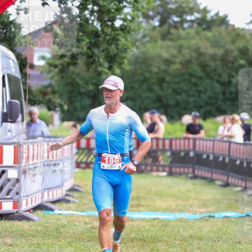 21.06.2026 - 29. Vierlanden-Triathlon Andreas Tolksdorf http://msf.ph/oto/9919894 21.06.2026 12:59:11 Ziel 181, 196 meine-sportfotos.de