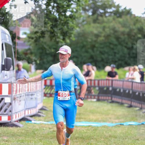21.06.2026 - 29. Vierlanden-Triathlon Andreas Tolksdorf http://msf.ph/oto/9919895 21.06.2026 12:59:11 Ziel 181, 196 meine-sportfotos.de