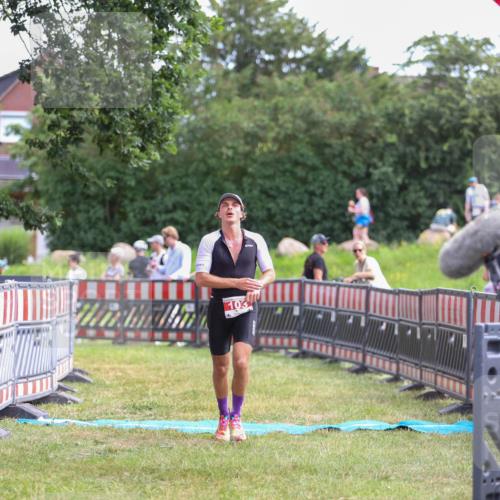 21.06.2026 - 29. Vierlanden-Triathlon Andreas Tolksdorf http://msf.ph/oto/9919902 21.06.2026 12:59:24 Ziel 103, 112 meine-sportfotos.de