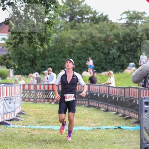 21.06.2026 - 29. Vierlanden-Triathlon Andreas Tolksdorf http://msf.ph/oto/9919903 21.06.2026 12:59:25 Ziel 103, 112 meine-sportfotos.de