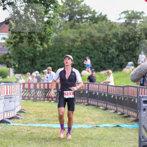 21.06.2026 - 29. Vierlanden-Triathlon Andreas Tolksdorf http://msf.ph/oto/9919905 21.06.2026 12:59:25 Ziel 103, 112 meine-sportfotos.de