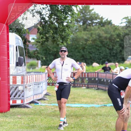 21.06.2026 - 29. Vierlanden-Triathlon Andreas Tolksdorf http://msf.ph/oto/9919919 21.06.2026 12:59:40 Ziel 112 meine-sportfotos.de