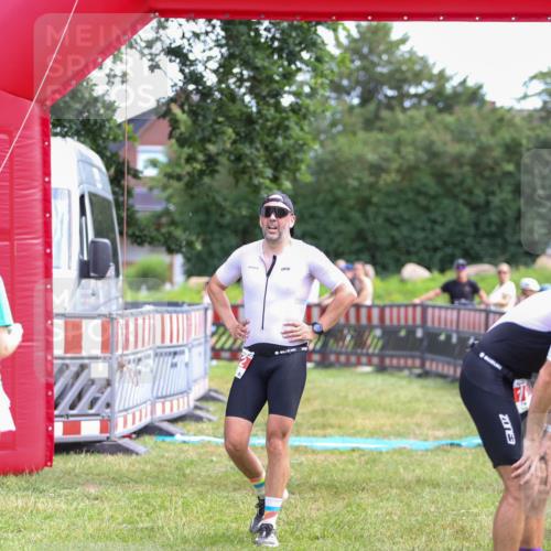 21.06.2026 - 29. Vierlanden-Triathlon Andreas Tolksdorf http://msf.ph/oto/9919922 21.06.2026 12:59:40 Ziel 112 meine-sportfotos.de