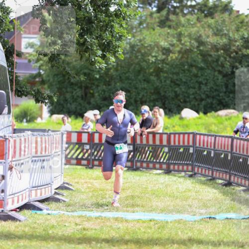 21.06.2026 - 29. Vierlanden-Triathlon Andreas Tolksdorf http://msf.ph/oto/9919939 21.06.2026 13:00:11 Ziel 710 meine-sportfotos.de