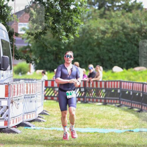21.06.2026 - 29. Vierlanden-Triathlon Andreas Tolksdorf http://msf.ph/oto/9919942 21.06.2026 13:00:12 Ziel 710 meine-sportfotos.de