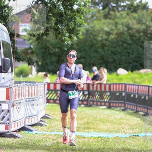21.06.2026 - 29. Vierlanden-Triathlon Andreas Tolksdorf http://msf.ph/oto/9919943 21.06.2026 13:00:12 Ziel 710 meine-sportfotos.de
