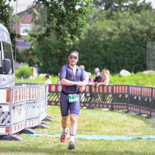 21.06.2026 - 29. Vierlanden-Triathlon Andreas Tolksdorf http://msf.ph/oto/9919944 21.06.2026 13:00:13 Ziel 710 meine-sportfotos.de