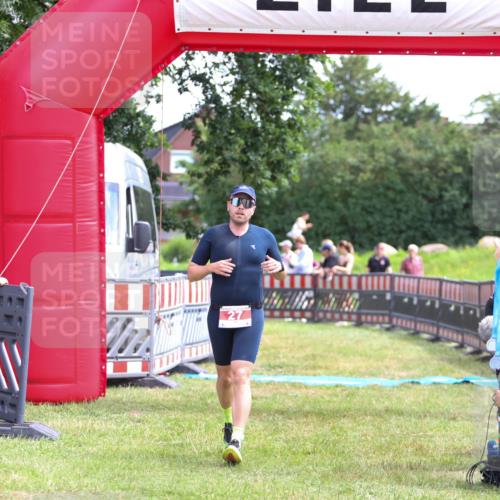 21.06.2026 - 29. Vierlanden-Triathlon Andreas Tolksdorf http://msf.ph/oto/9919946 21.06.2026 13:00:39 Ziel 27, 241 meine-sportfotos.de