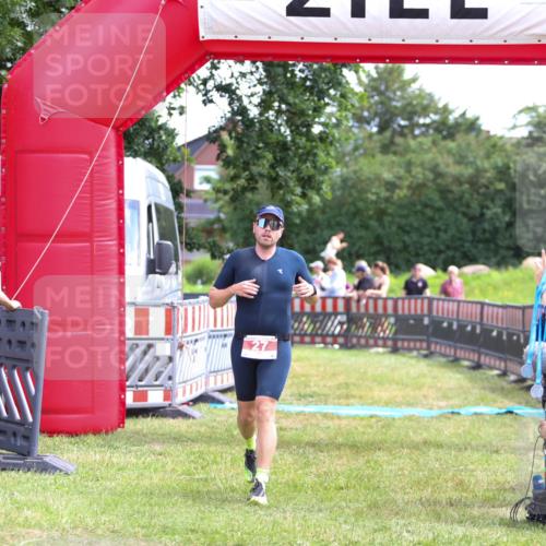 21.06.2026 - 29. Vierlanden-Triathlon Andreas Tolksdorf http://msf.ph/oto/9919947 21.06.2026 13:00:39 Ziel 27, 241 meine-sportfotos.de