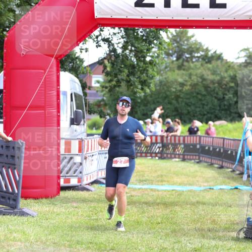 21.06.2026 - 29. Vierlanden-Triathlon Andreas Tolksdorf http://msf.ph/oto/9919949 21.06.2026 13:00:39 Ziel 27, 241 meine-sportfotos.de