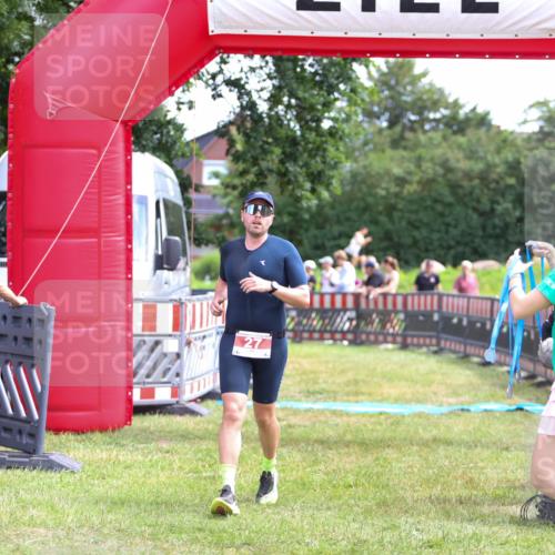 21.06.2026 - 29. Vierlanden-Triathlon Andreas Tolksdorf http://msf.ph/oto/9919952 21.06.2026 13:00:39 Ziel 27, 241 meine-sportfotos.de