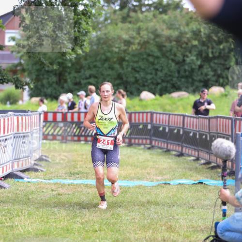 21.06.2026 - 29. Vierlanden-Triathlon Andreas Tolksdorf http://msf.ph/oto/9919955 21.06.2026 13:00:48 Ziel 241 meine-sportfotos.de