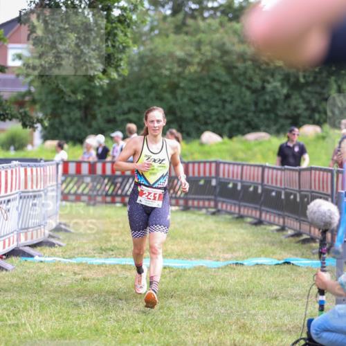 21.06.2026 - 29. Vierlanden-Triathlon Andreas Tolksdorf http://msf.ph/oto/9919959 21.06.2026 13:00:48 Ziel 241 meine-sportfotos.de
