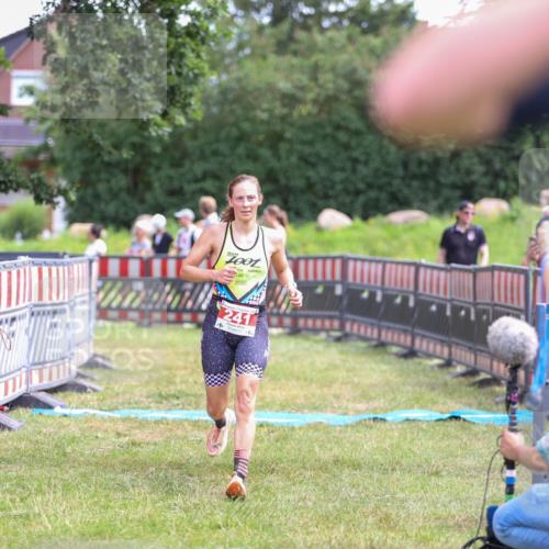 21.06.2026 - 29. Vierlanden-Triathlon Andreas Tolksdorf http://msf.ph/oto/9919960 21.06.2026 13:00:48 Ziel 241 meine-sportfotos.de