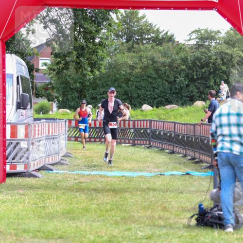 21.06.2026 - 29. Vierlanden-Triathlon Andreas Tolksdorf http://msf.ph/oto/9919973 21.06.2026 13:01:16 Ziel 10, 961 meine-sportfotos.de