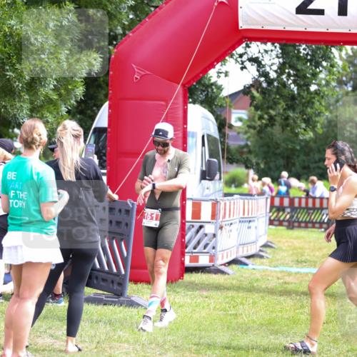 21.06.2026 - 29. Vierlanden-Triathlon Andreas Tolksdorf http://msf.ph/oto/9920013 21.06.2026 13:01:52 Ziel 161 meine-sportfotos.de