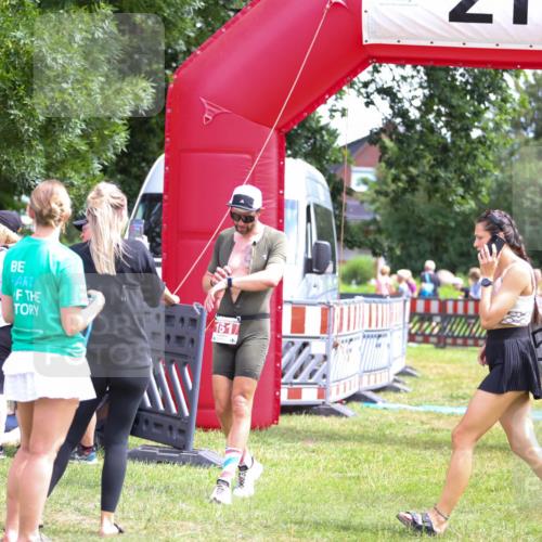 21.06.2026 - 29. Vierlanden-Triathlon Andreas Tolksdorf http://msf.ph/oto/9920014 21.06.2026 13:01:52 Ziel 161 meine-sportfotos.de