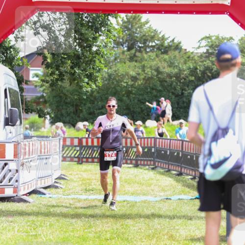21.06.2026 - 29. Vierlanden-Triathlon Andreas Tolksdorf http://msf.ph/oto/9920021 21.06.2026 13:02:20 Ziel 174 meine-sportfotos.de