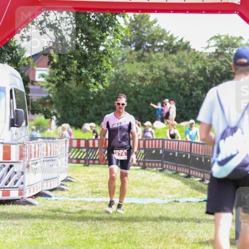 21.06.2026 - 29. Vierlanden-Triathlon Andreas Tolksdorf http://msf.ph/oto/9920026 21.06.2026 13:02:20 Ziel 174 meine-sportfotos.de