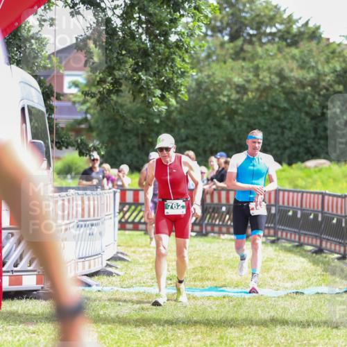 21.06.2026 - 29. Vierlanden-Triathlon Andreas Tolksdorf http://msf.ph/oto/9920031 21.06.2026 13:02:34 Ziel 35, 141, 757, 762 meine-sportfotos.de