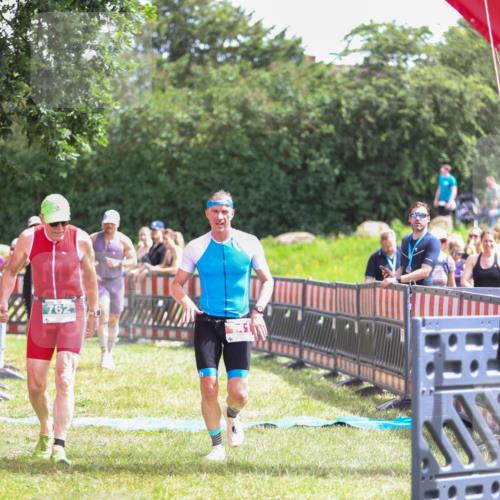 21.06.2026 - 29. Vierlanden-Triathlon Andreas Tolksdorf http://msf.ph/oto/9920039 21.06.2026 13:02:35 Ziel 35, 141, 757, 762 meine-sportfotos.de