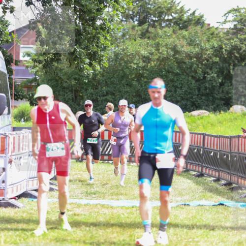 21.06.2026 - 29. Vierlanden-Triathlon Andreas Tolksdorf http://msf.ph/oto/9920044 21.06.2026 13:02:36 Ziel 35, 141, 757, 762 meine-sportfotos.de