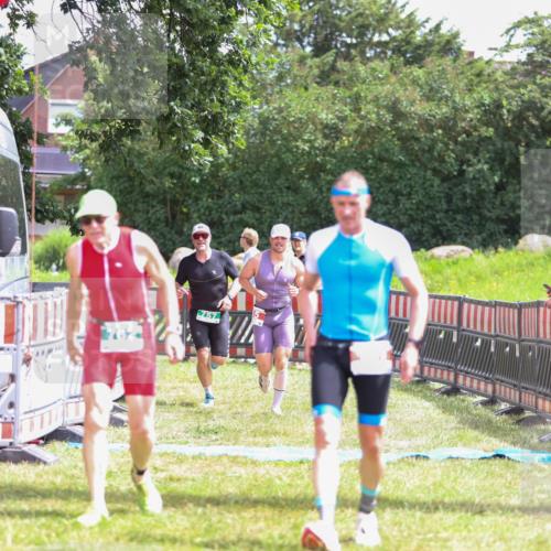 21.06.2026 - 29. Vierlanden-Triathlon Andreas Tolksdorf http://msf.ph/oto/9920045 21.06.2026 13:02:36 Ziel 35, 141, 757, 762 meine-sportfotos.de