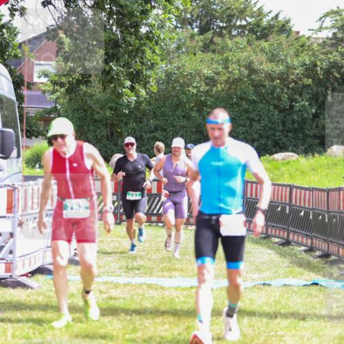 21.06.2026 - 29. Vierlanden-Triathlon Andreas Tolksdorf http://msf.ph/oto/9920046 21.06.2026 13:02:36 Ziel 35, 141, 757, 762 meine-sportfotos.de
