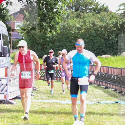 21.06.2026 - 29. Vierlanden-Triathlon Andreas Tolksdorf http://msf.ph/oto/9920050 21.06.2026 13:02:36 Ziel 35, 141, 757, 762 meine-sportfotos.de