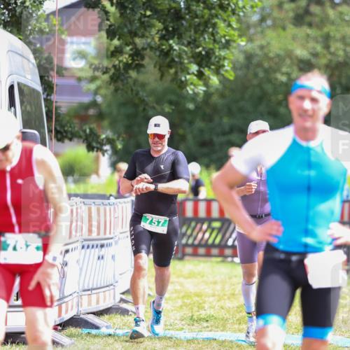 21.06.2026 - 29. Vierlanden-Triathlon Andreas Tolksdorf http://msf.ph/oto/9920051 21.06.2026 13:02:38 Ziel 35, 141, 757 meine-sportfotos.de