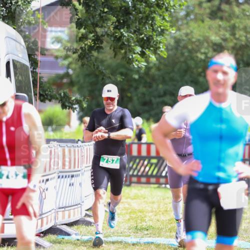 21.06.2026 - 29. Vierlanden-Triathlon Andreas Tolksdorf http://msf.ph/oto/9920052 21.06.2026 13:02:38 Ziel 35, 141, 757 meine-sportfotos.de
