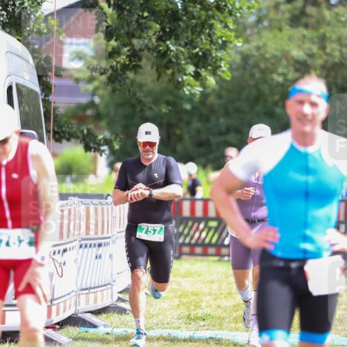 21.06.2026 - 29. Vierlanden-Triathlon Andreas Tolksdorf http://msf.ph/oto/9920053 21.06.2026 13:02:38 Ziel 35, 141, 757 meine-sportfotos.de
