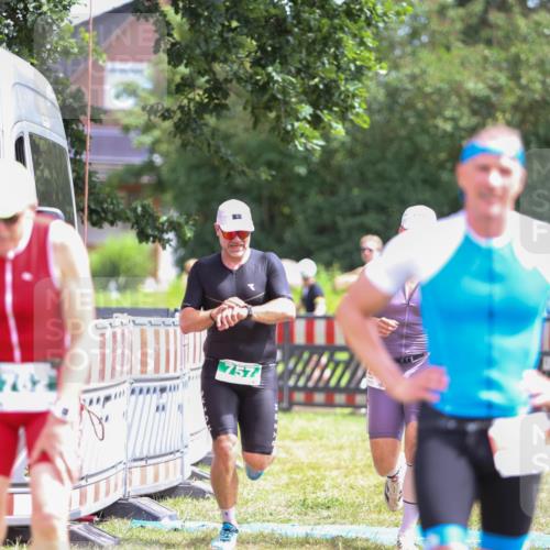 21.06.2026 - 29. Vierlanden-Triathlon Andreas Tolksdorf http://msf.ph/oto/9920054 21.06.2026 13:02:38 Ziel 35, 141, 757 meine-sportfotos.de