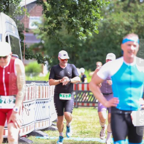 21.06.2026 - 29. Vierlanden-Triathlon Andreas Tolksdorf http://msf.ph/oto/9920055 21.06.2026 13:02:38 Ziel 35, 141, 757 meine-sportfotos.de