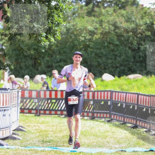 21.06.2026 - 29. Vierlanden-Triathlon Andreas Tolksdorf http://msf.ph/oto/9920059 21.06.2026 13:03:09 Ziel 97 meine-sportfotos.de