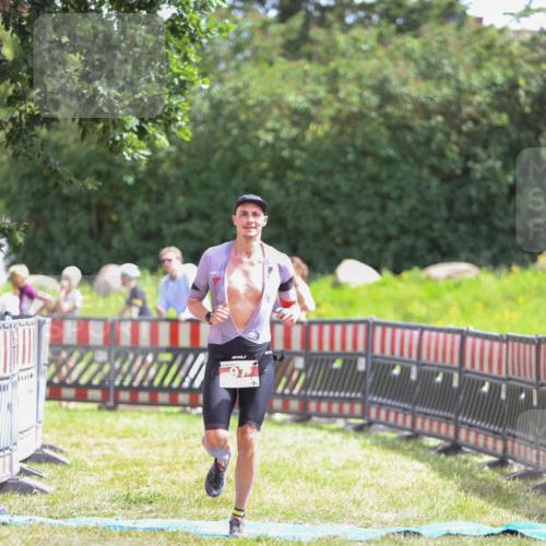 21.06.2026 - 29. Vierlanden-Triathlon Andreas Tolksdorf http://msf.ph/oto/9920061 21.06.2026 13:03:09 Ziel 97 meine-sportfotos.de