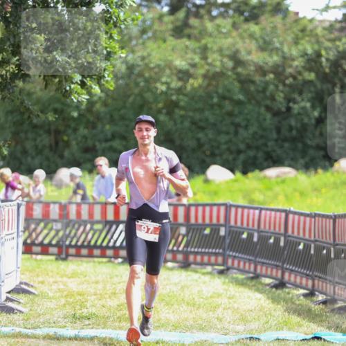 21.06.2026 - 29. Vierlanden-Triathlon Andreas Tolksdorf http://msf.ph/oto/9920064 21.06.2026 13:03:09 Ziel 97 meine-sportfotos.de