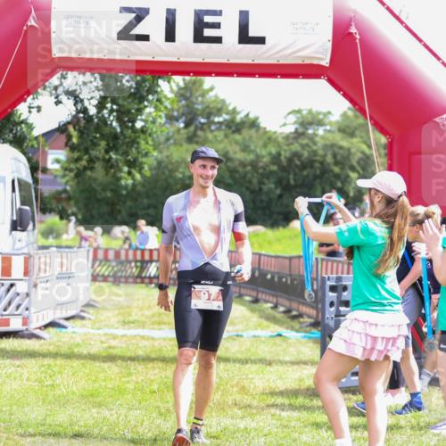 21.06.2026 - 29. Vierlanden-Triathlon Andreas Tolksdorf http://msf.ph/oto/9920074 21.06.2026 13:03:13 Ziel 97 meine-sportfotos.de
